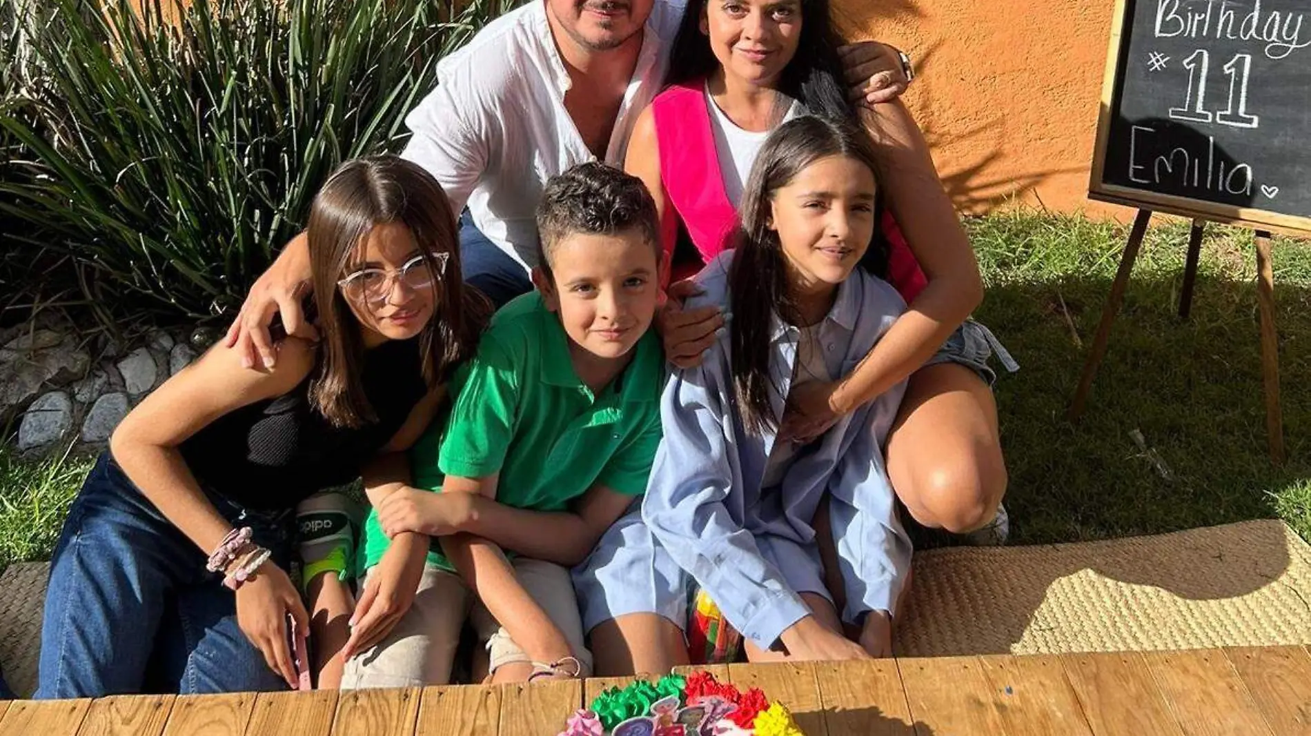 FOTO PRINCIPAL SJR La familia Carcoba Ugalde con los pequeños